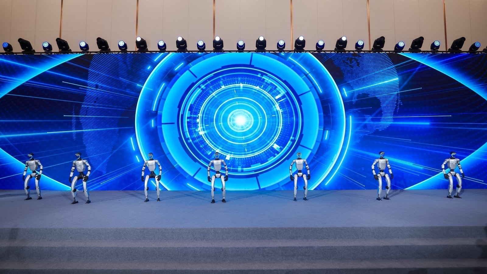 Robots on stage at Powering the Future Wind and Tech Summit - 15 Oct 2026 (1)