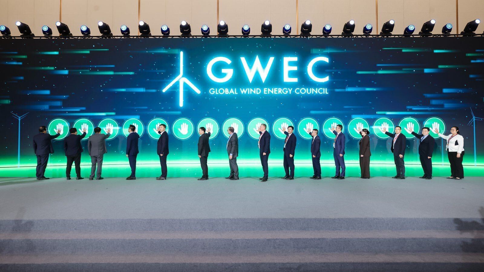 Speakers on stage at Powering the Future Wind and Tech Summit - 15 Oct 2026 (1)
